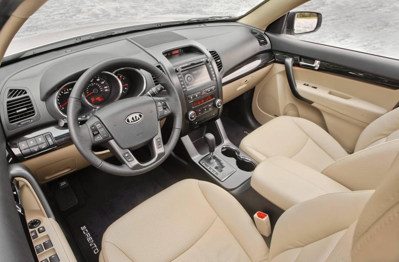 Kia sorento 2011 interior