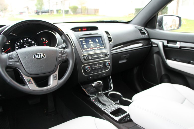 Киа Соренто 2023 салон