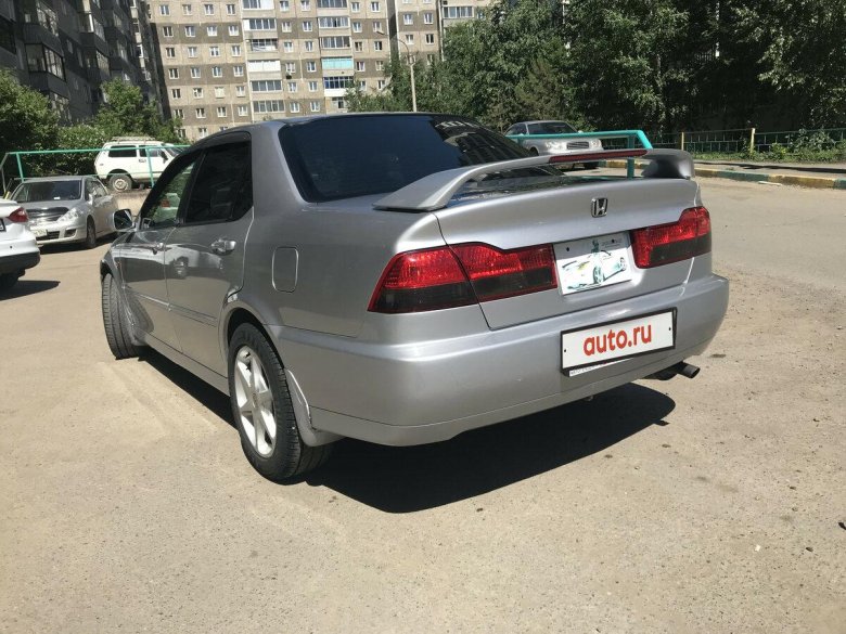 Honda accord шестой 2000 г.