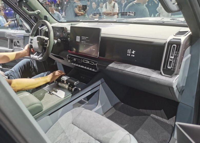 Dongfeng Mengshi m-Hero 917