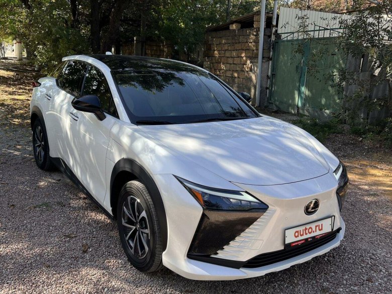 Белый лексус