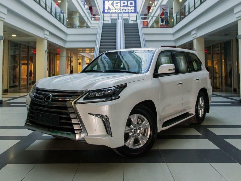 Lexus LX 570 2017 белый