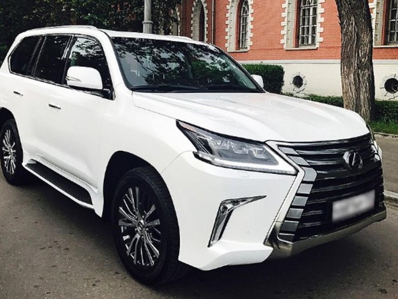 Лексус ЛХ 570 2021 белый