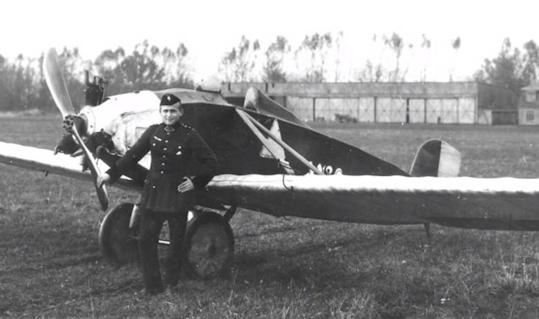 Antanas Gustaitis (самолёт разведчик Anbo)