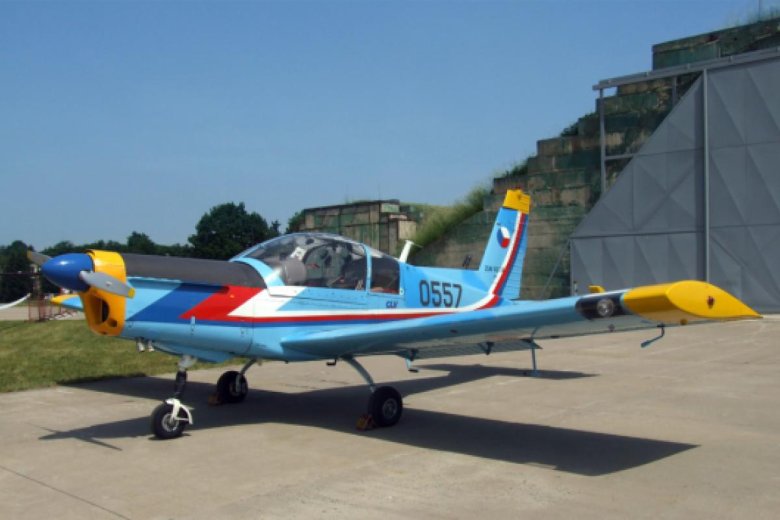 Zlin z 142