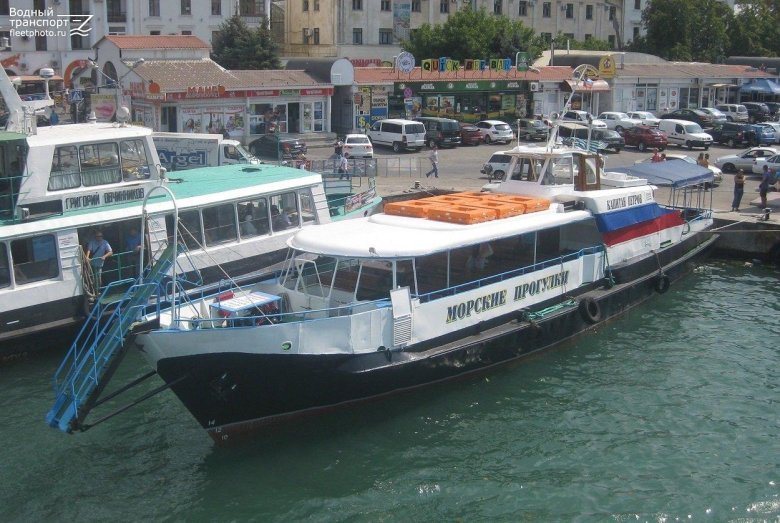 Капитан Петров катер