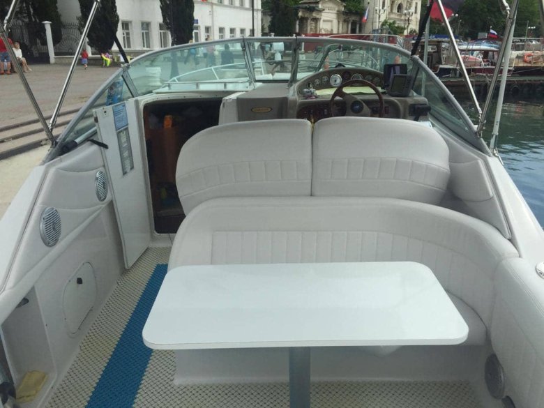 Катер four Winns