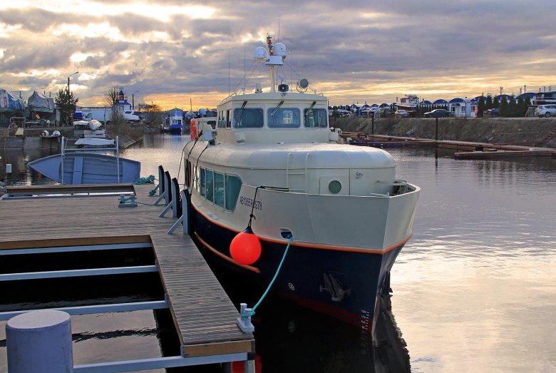 Теплоход политрук Бочаров