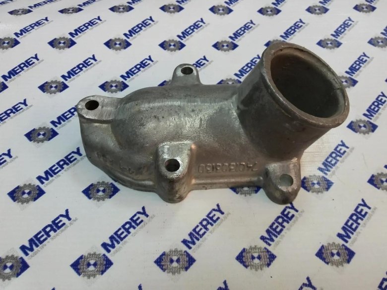 Патрубок водяной коробки КАМАЗ /крышка термостата 1303130-740