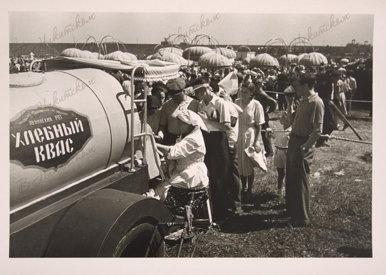 Квас из бочки СССР