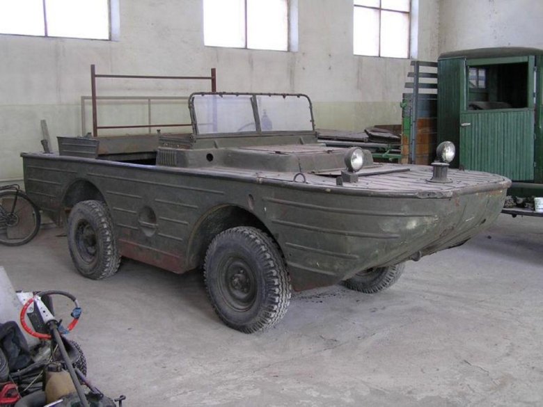 ГАЗ 46 мав амфибия