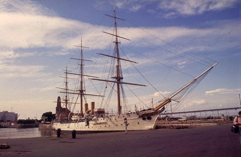 Парусник в Буэнос Айресе