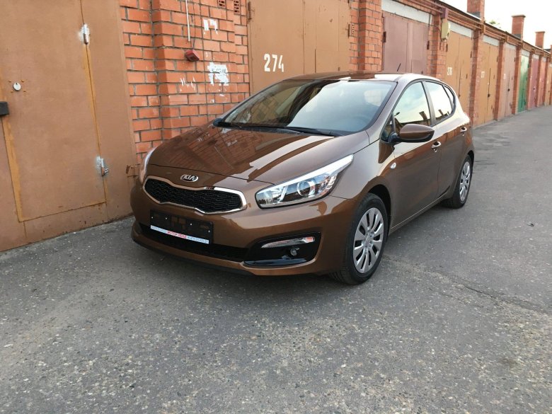 Kia Ceed 2016 хэтчбек коричневая