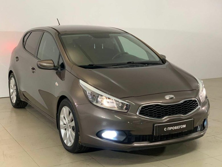 Kia Ceed бежевый