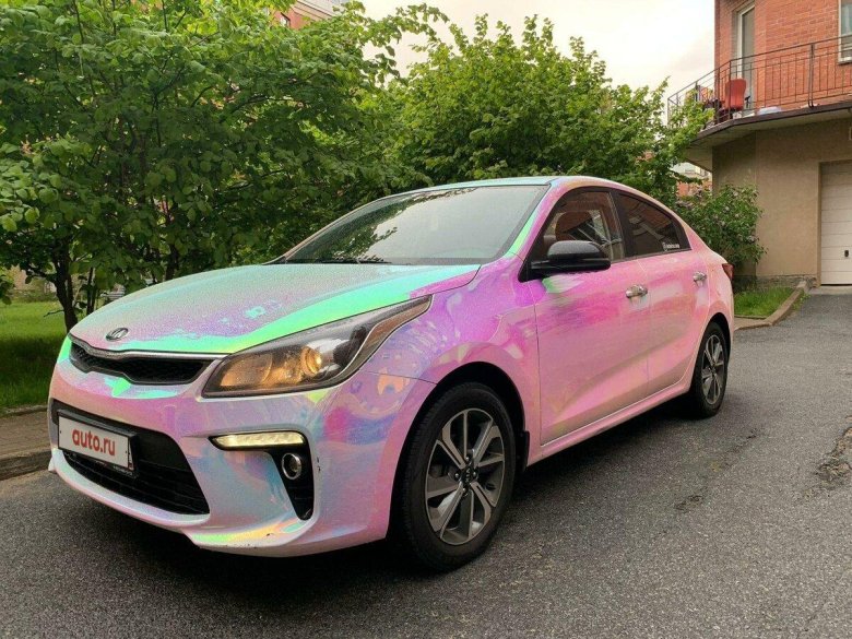Розовая Киа Рио
