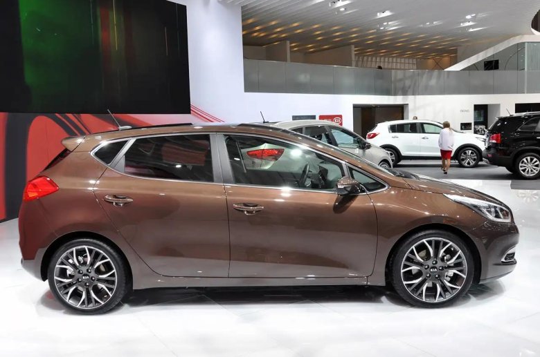 Kia Ceed 2013 коричневый
