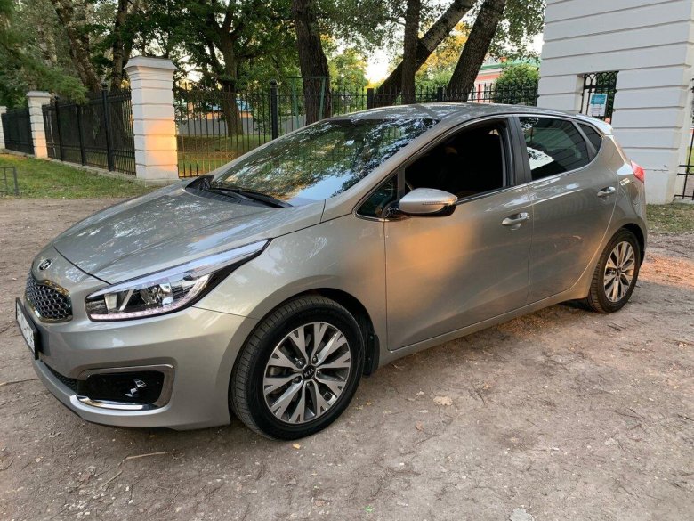 Киа СИД золотистый