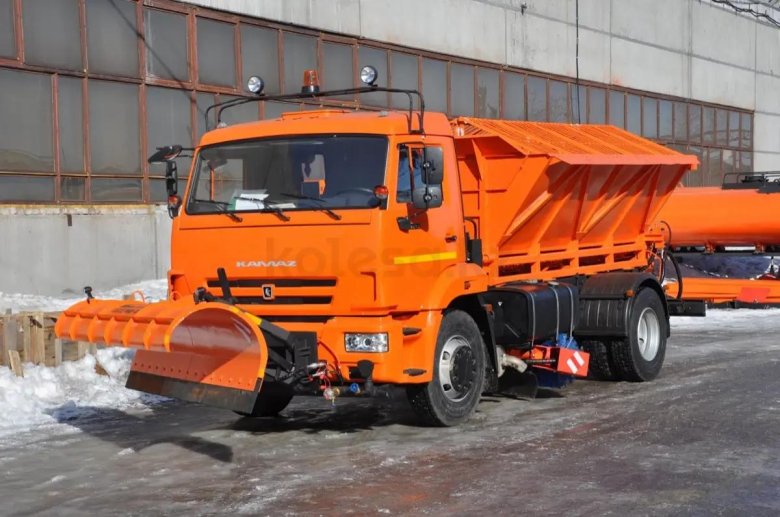 Комбинированная дорожная машина КАМАЗ 43253