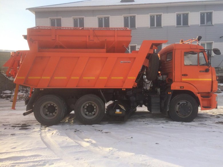 КАМАЗ 65115 пескоразбрасыватель