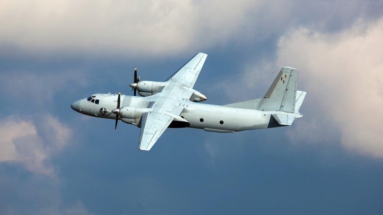 АН-26 военно-транспортный самолёт