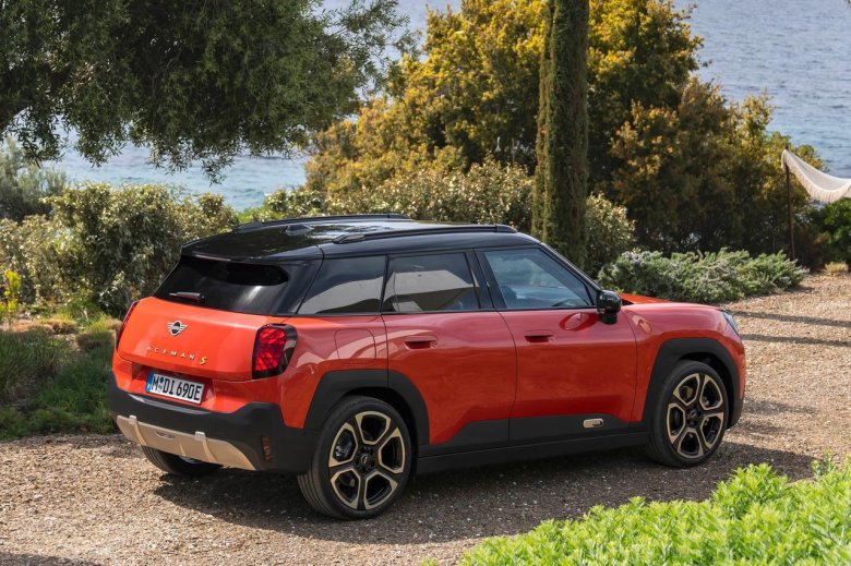 Мини кроссовер