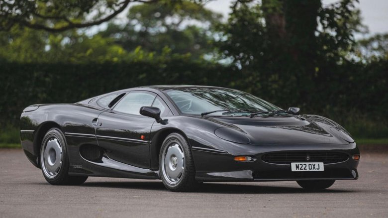 Ягуар xj220
