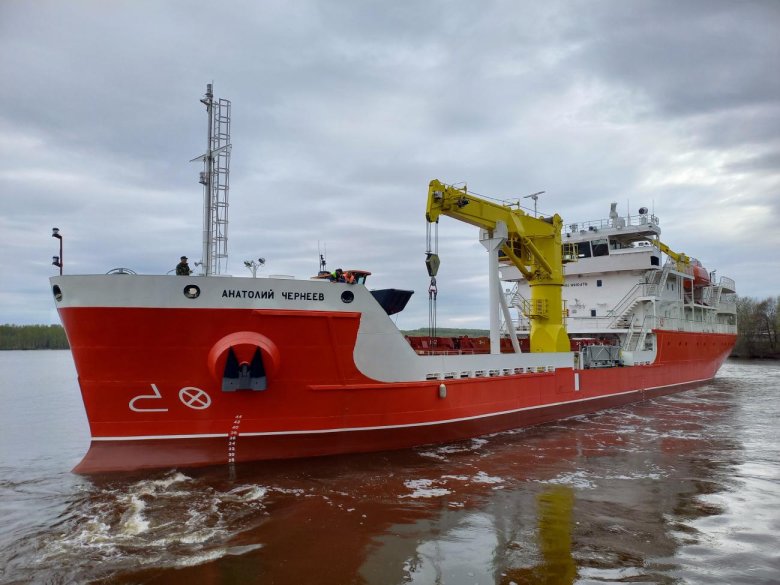 Теплоход Анатолий Чернеев
