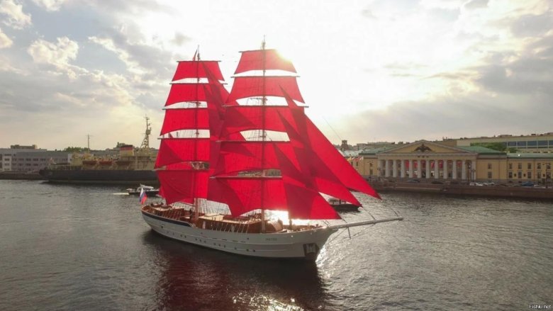 Бриг Алые паруса в Санкт-Петербурге