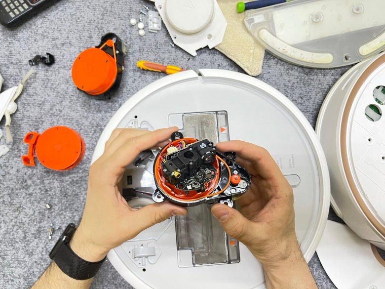 Робот пылесос в разборе