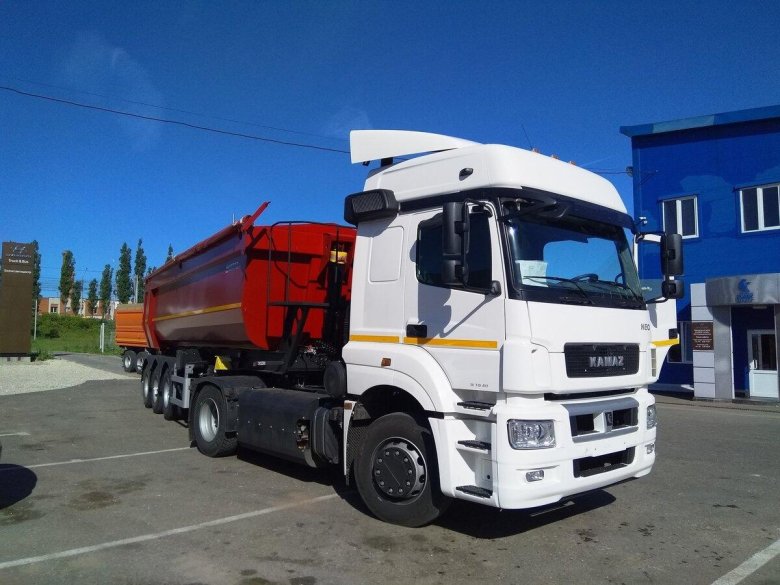 Седельный тягач камаз