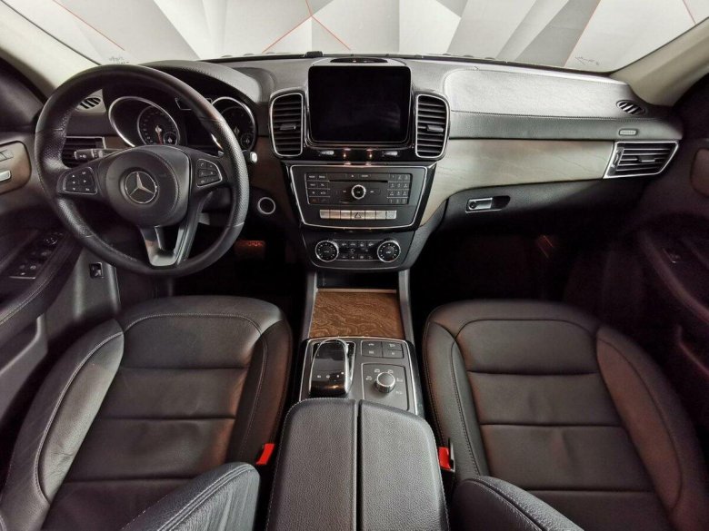 Мерседес Бенц GLS 400