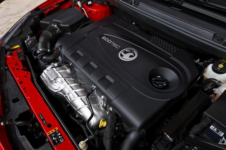 Астра GTC 1,4 турбо двигатель сверху