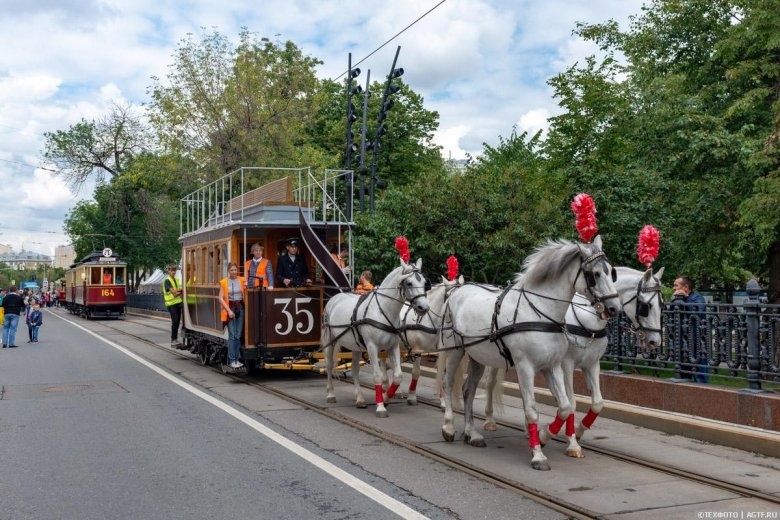 Конка на параде трамваев