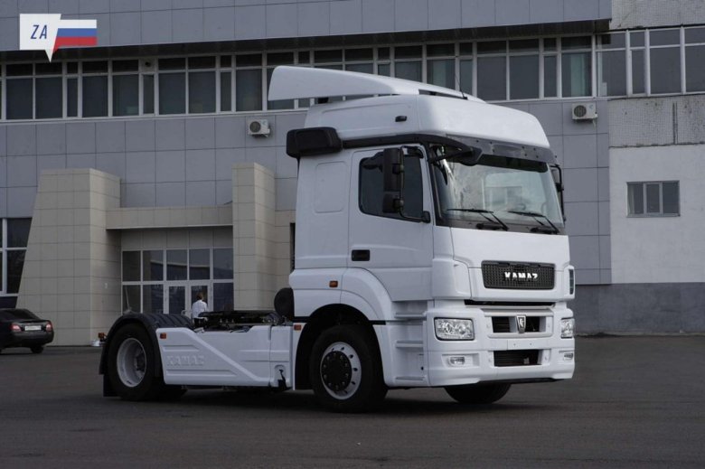 КАМАЗ 5490 трехосный тягач