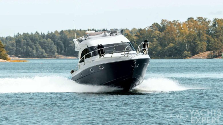 Моторная яхта