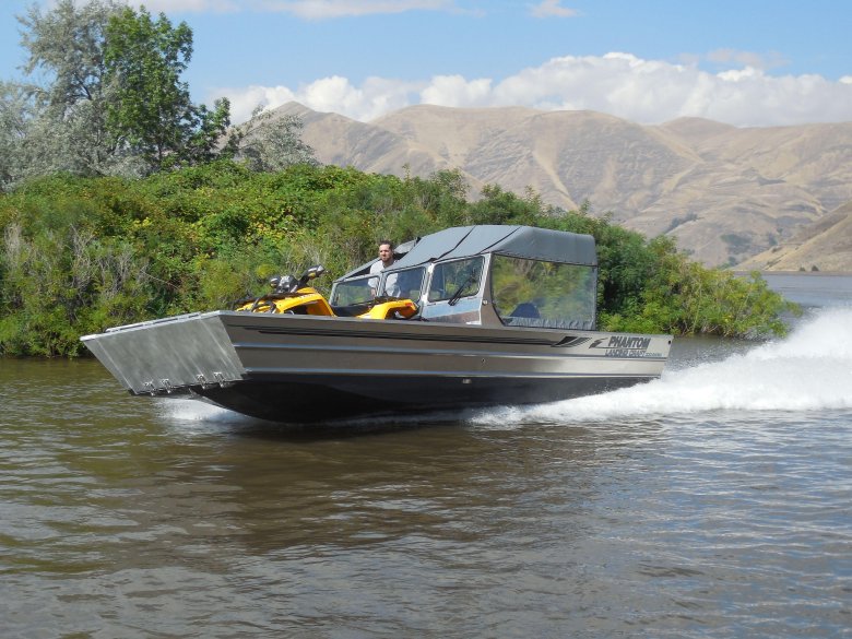 Каютный катер Jet