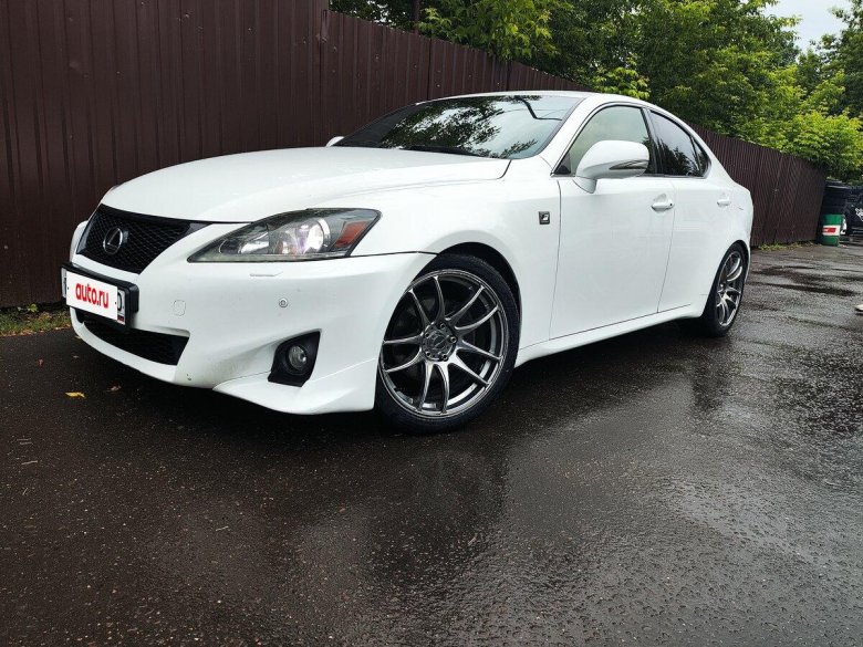 Лексус is 250 2010