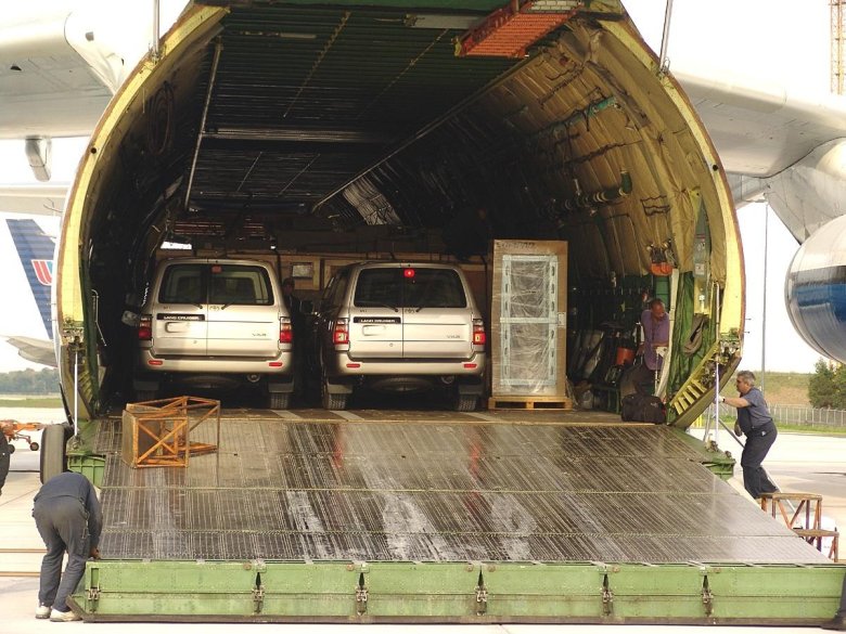 АН 124 грузовой отсек