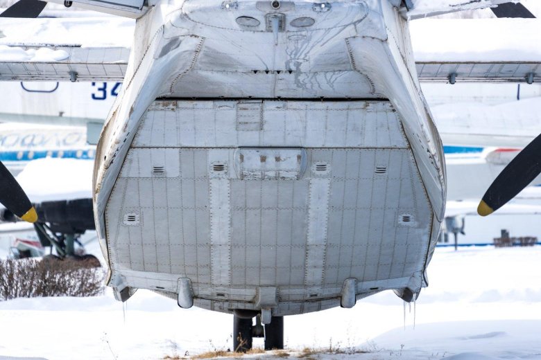 АН-26 грузовой отсек