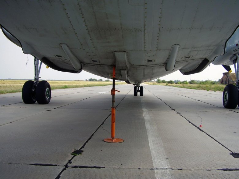 АН-26 грузовая рампа