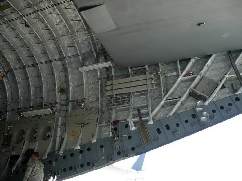 АН-26 грузовой отсек